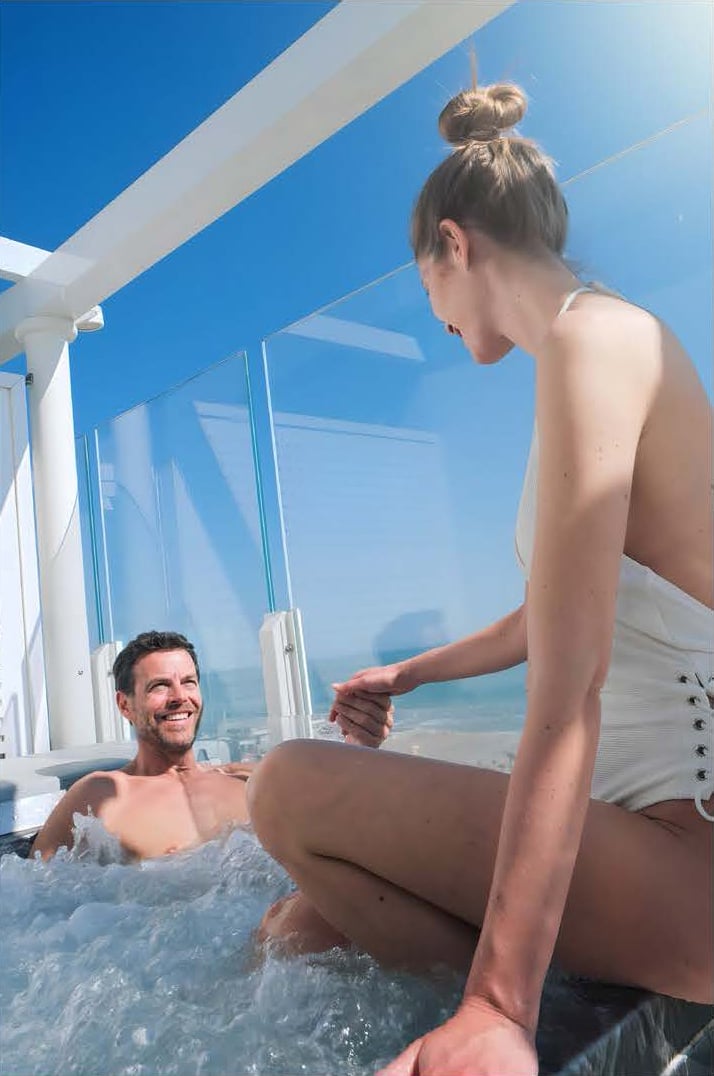 Idromassaggio con acqua marina nelle Luxury Suites Atlantic
