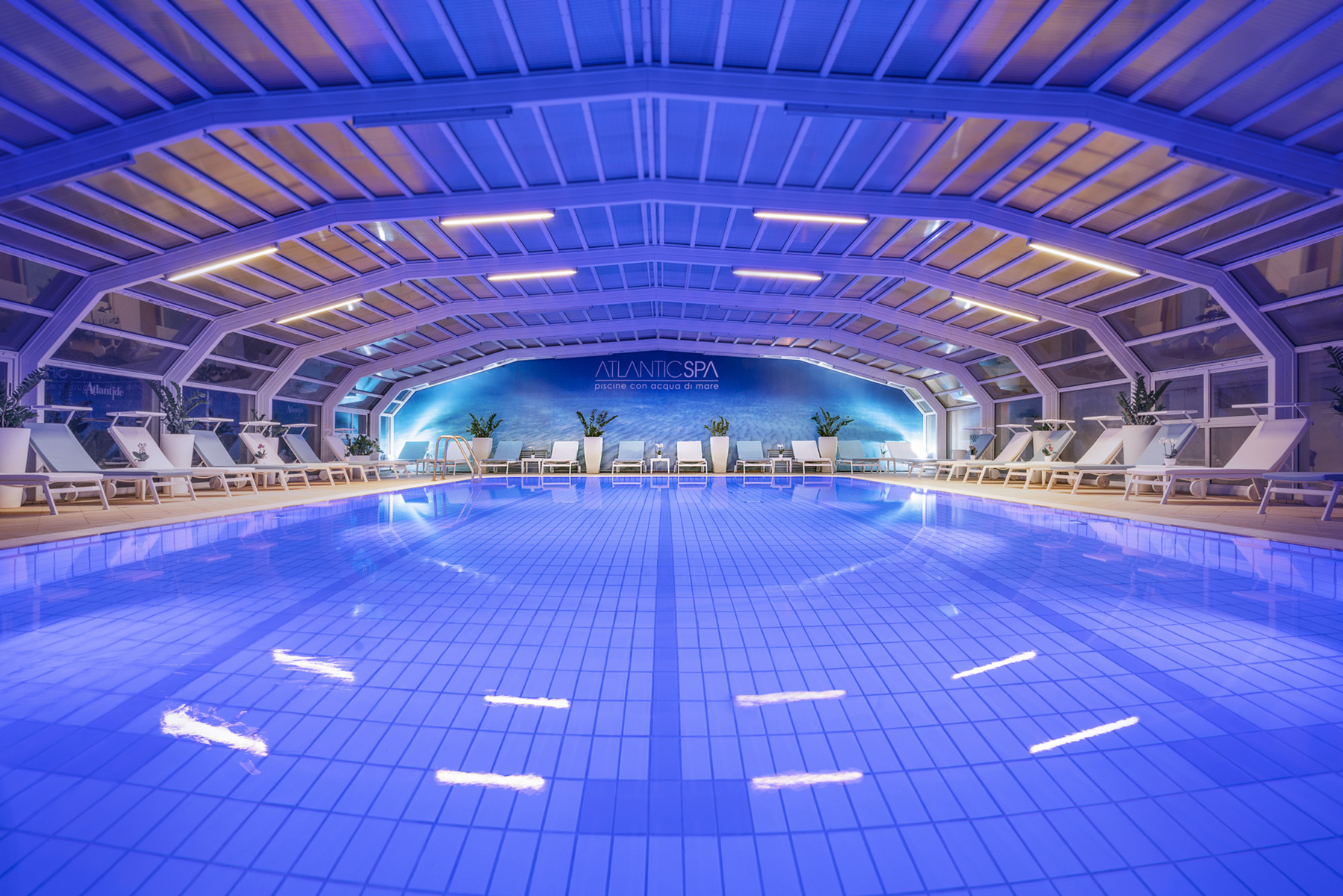 La piscina coperta Atlantjde, con autentica acqua di mare a 30°-1