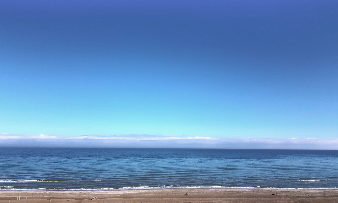 Panorama del Mare in Febbraio a Riccione 2000px-1